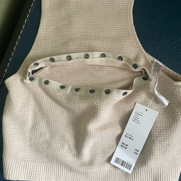 Urban Outfitters Out From Under Cream Sleeveless Knit Crop Top Sz ML - Picture 3 of 4